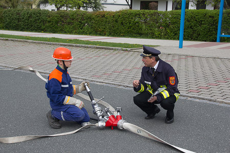Aufbau eines improvisierten Wasserwerfer