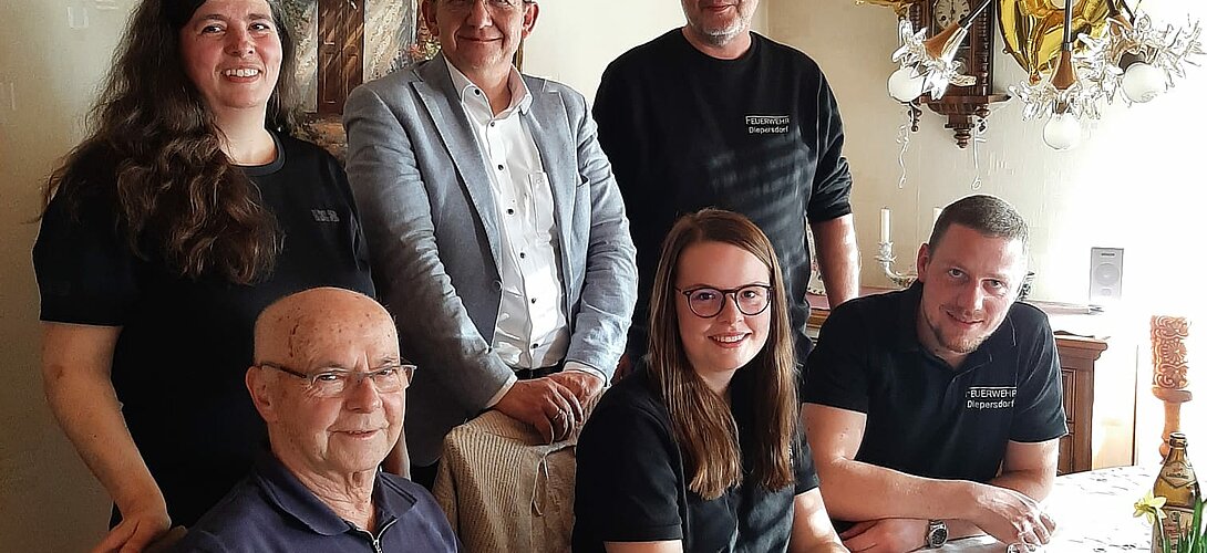 Manfred Reinelt mit Abordnung Feuerwehr