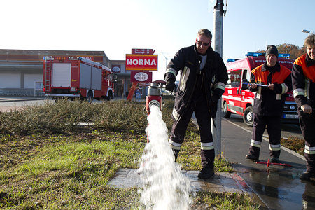 Neuer Hydrant an der Norma